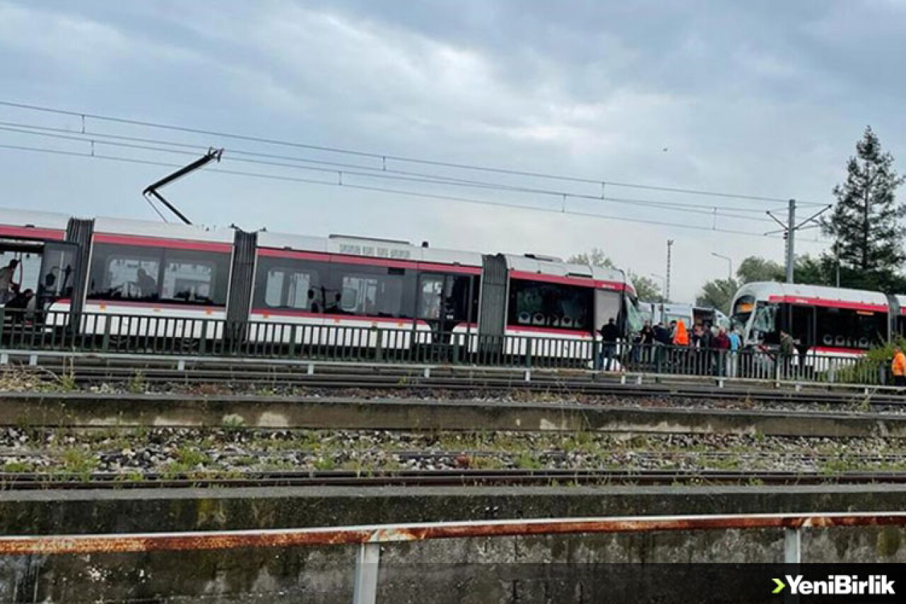 Samsun'da tramvayların çarpışması sonucu 26 kişi yaralandı