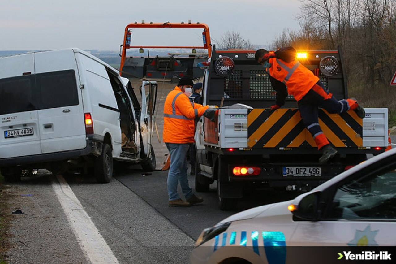 Kırklareli'nde sığınmacıları taşıyan midibüs ile tır çarpıştı