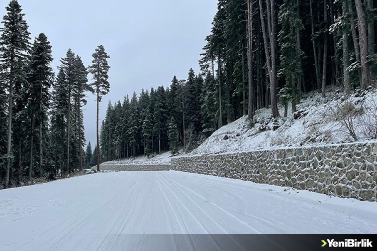 Ilgaz Dağı'nda kar yağışı etkili oluyor