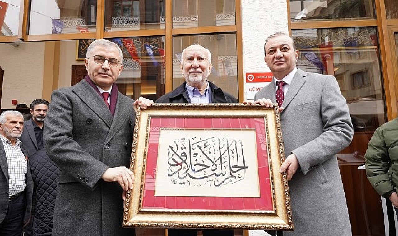 Yeniden inşa edilen Üsküdar Gümüşsu Cami ibadete açıldı