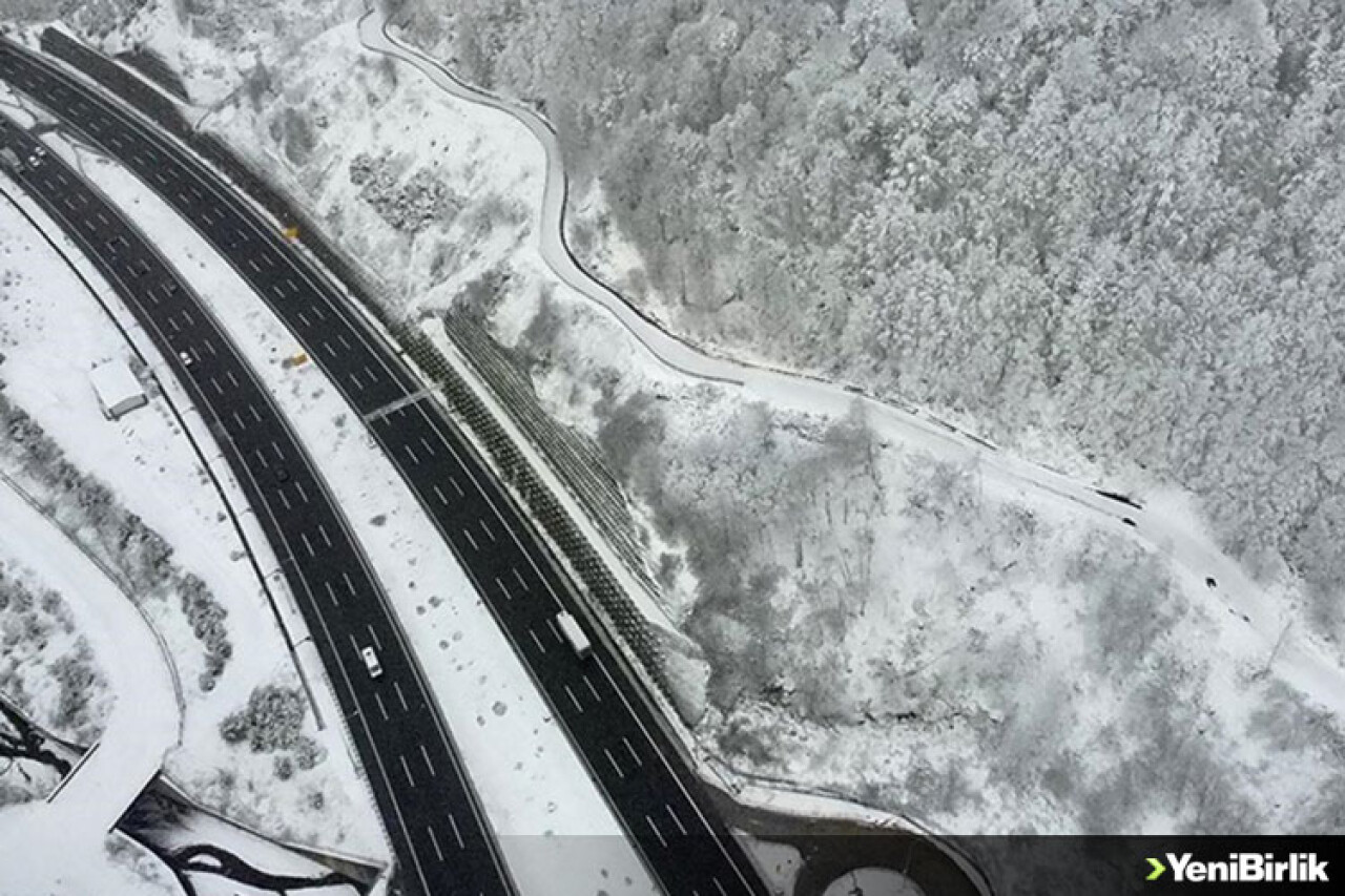 Bolu Dağı'ndaki kar yağışı aralıklarla sürüyor