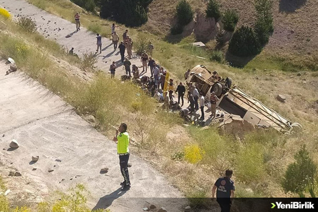 Kars'ta yolcu otobüsü şarampole devrildi