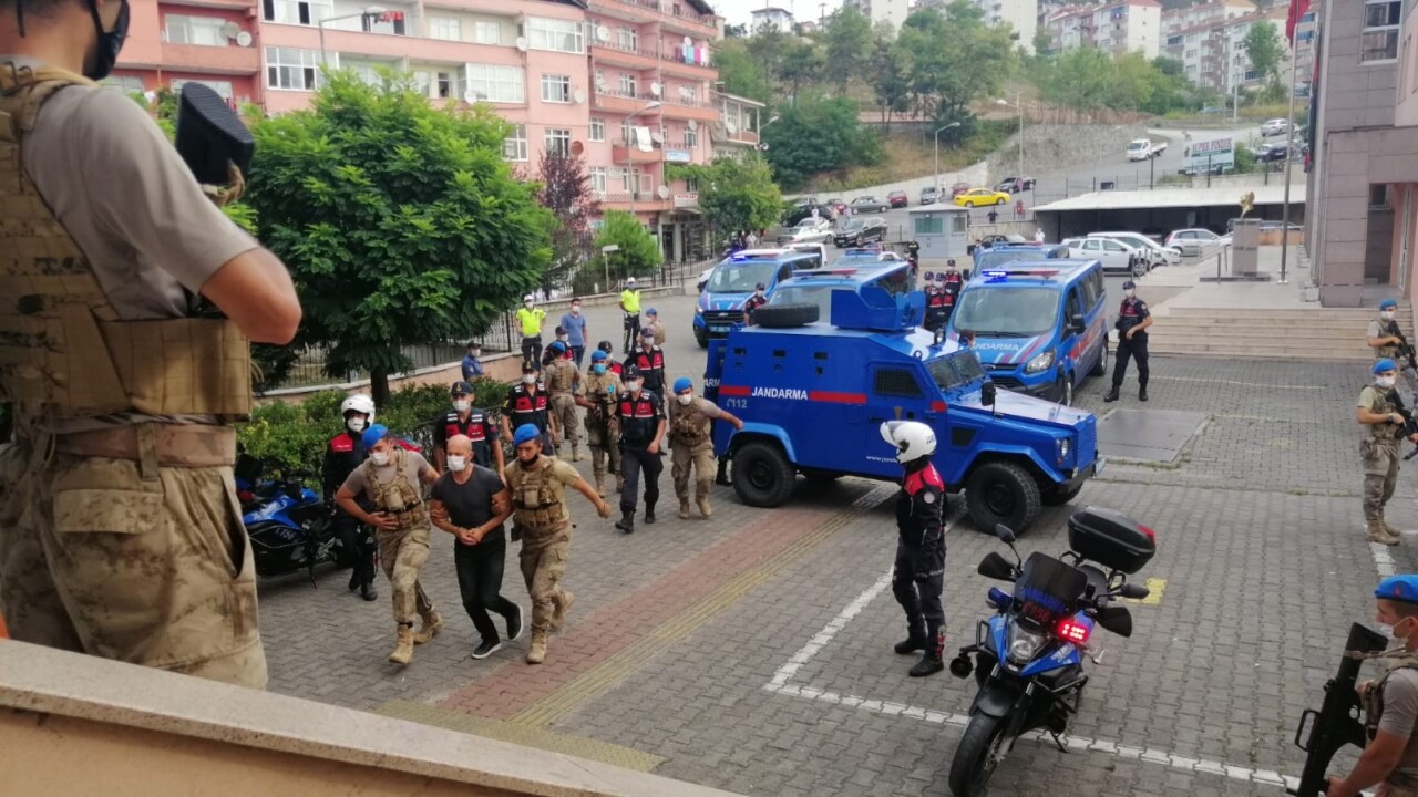 2 kişiyi öldüren zanlılar başka cinayetleri planlarken yakalandı