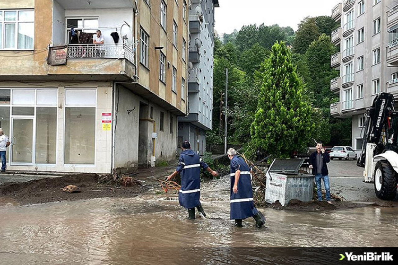 Rize'de şiddetli yağış nedeniyle 8 ev tedbir amacıyla boşaltıldı