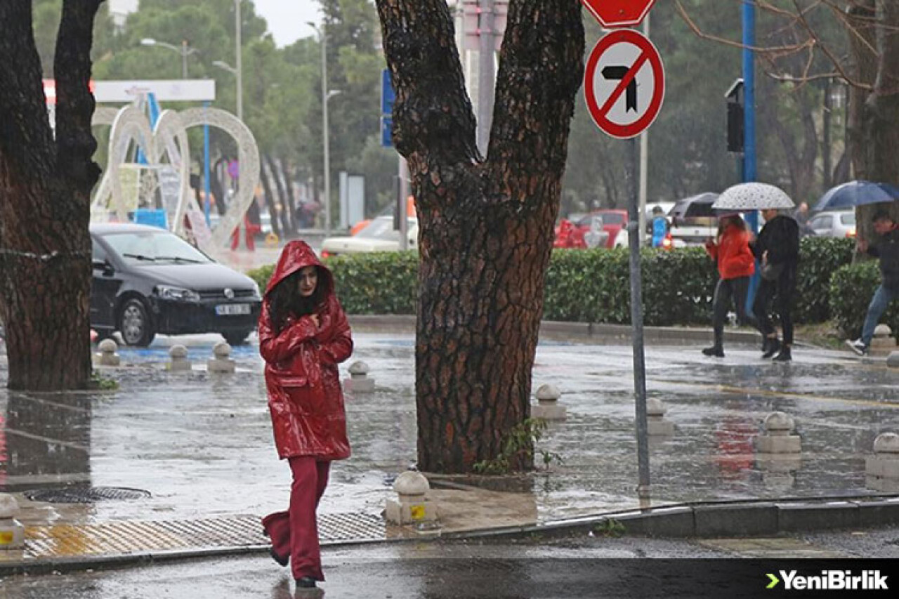 Muğla'da sağanak ve fırtınamsı rüzgar hayatı olumsuz etkiliyor