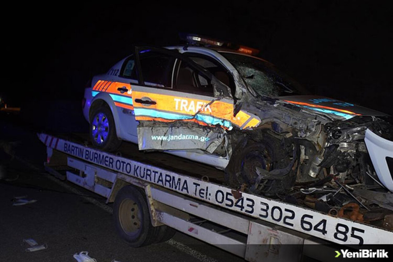 Bartın'da jandarma trafik aracı ile cip çarpıştı