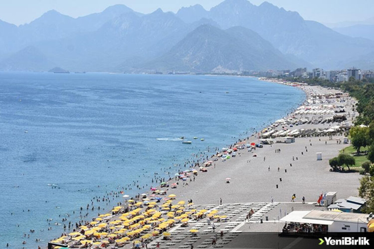 Antalya'da sıcak hava etkili oluyor