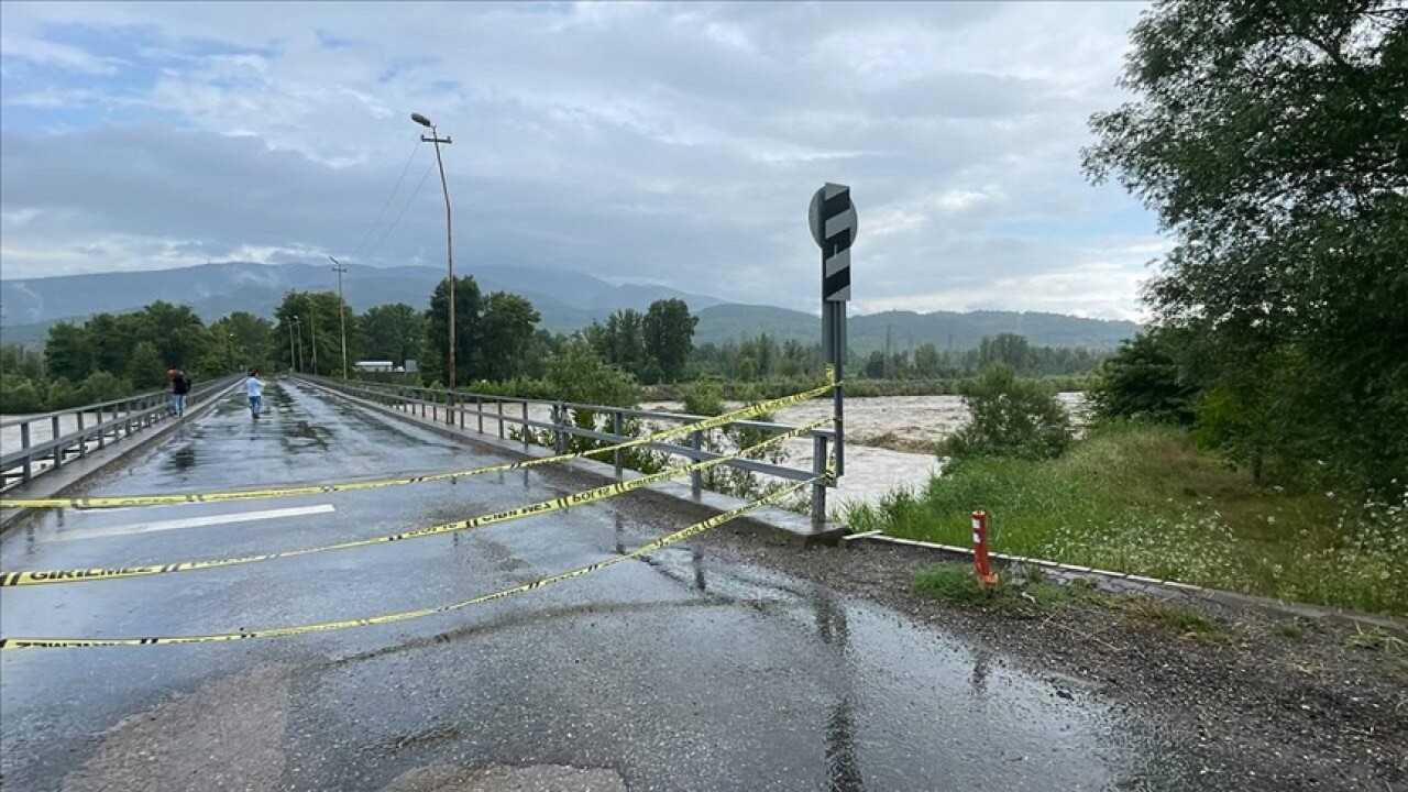 Zonguldak'ta yağmur nedeniyle engelli ve hamile kamu görevlileri izinli sayılacak