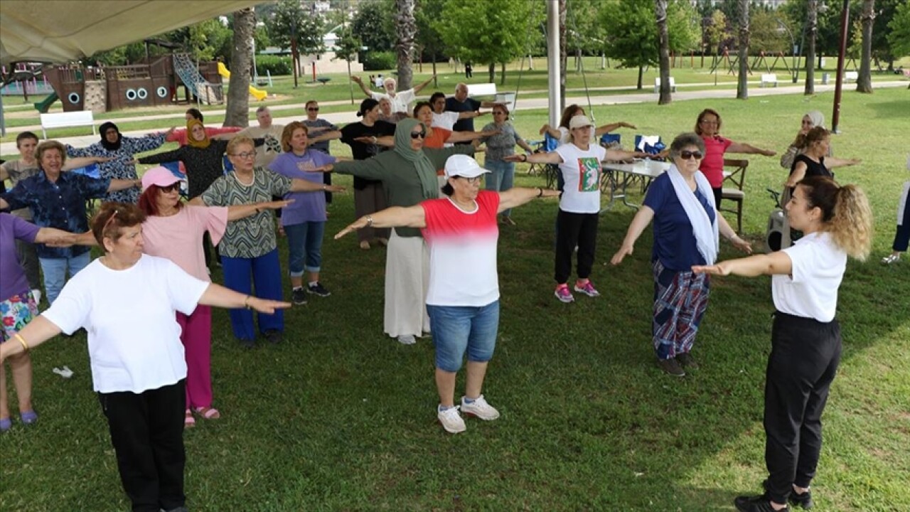 Kocaeli'de 60 yaş üzeri bireylere "sağlıklı yaş alma" eğitimleri veriliyor