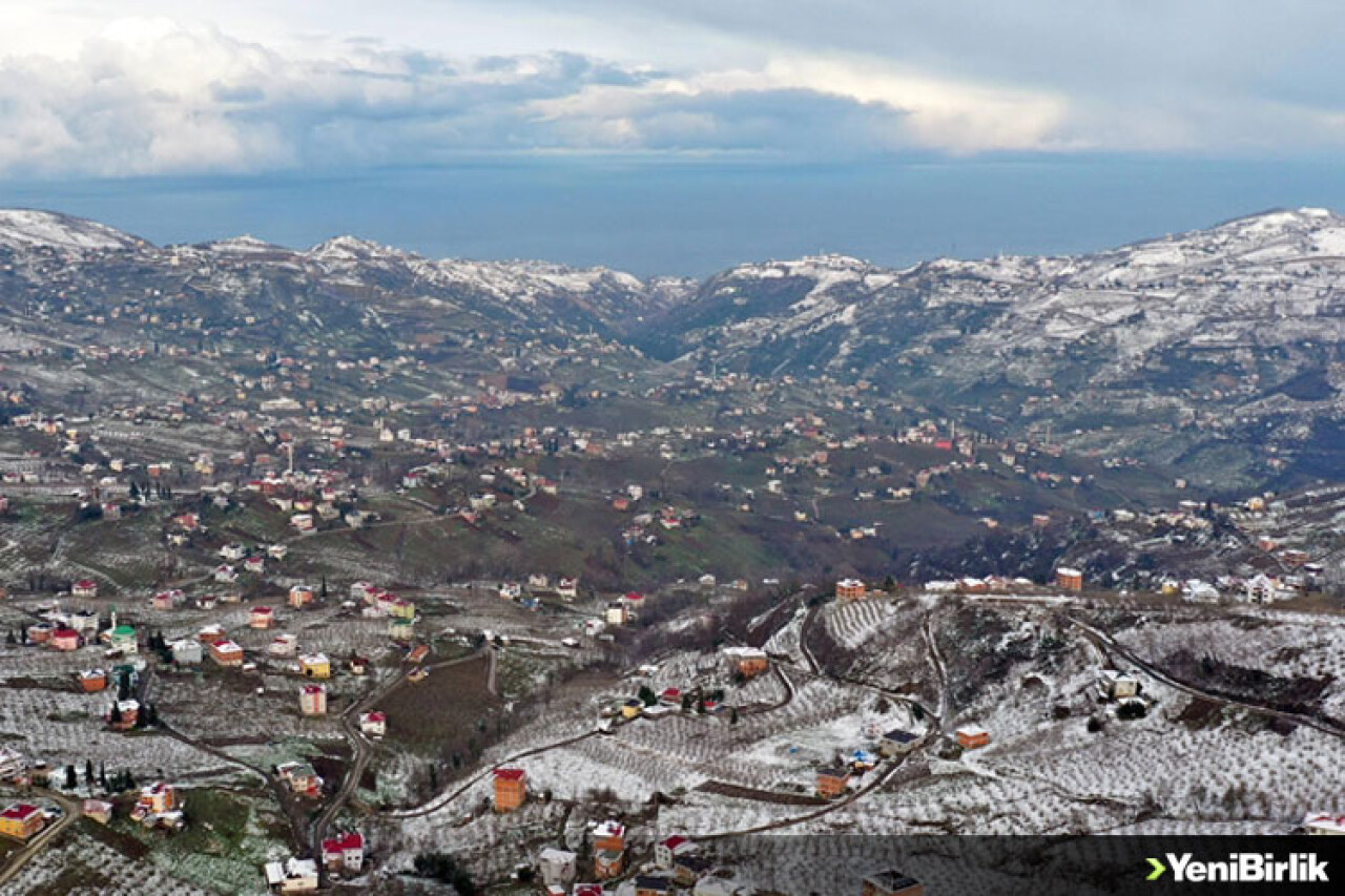 Trabzon'da hava yolu ulaşımına kar engeli