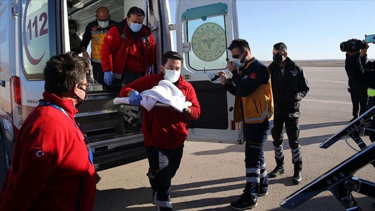 Sivas'ta ambulans uçak kalp hastası 12 günlük bebek için havalandı