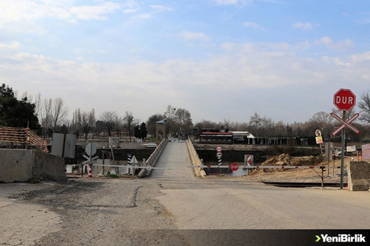 Edirne'de Tunca Köprüsü hızlı tren çalışmaları nedeniyle geçici olarak trafiğe kapatıldı