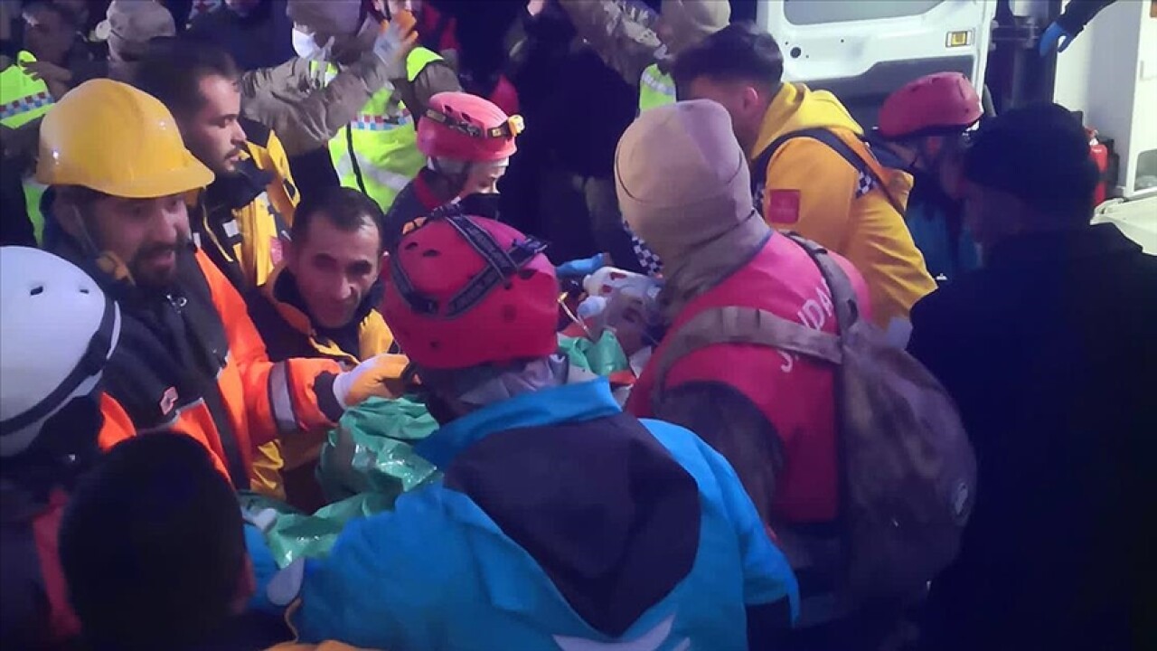 Adıyaman'da depremin 207. saatinde bir kişi kurtarıldı