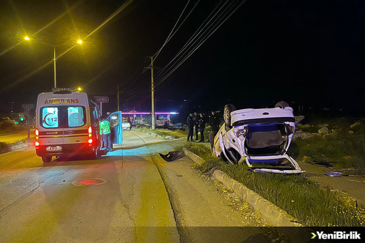 Tokat'ta devrilen otomobildeki 3 kişi yaralandı