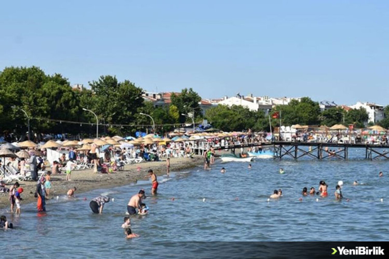 Mavi bayraklı plajlara sahip Tekirdağ'ın Şarköy ilçesinde bayram yoğunluğu