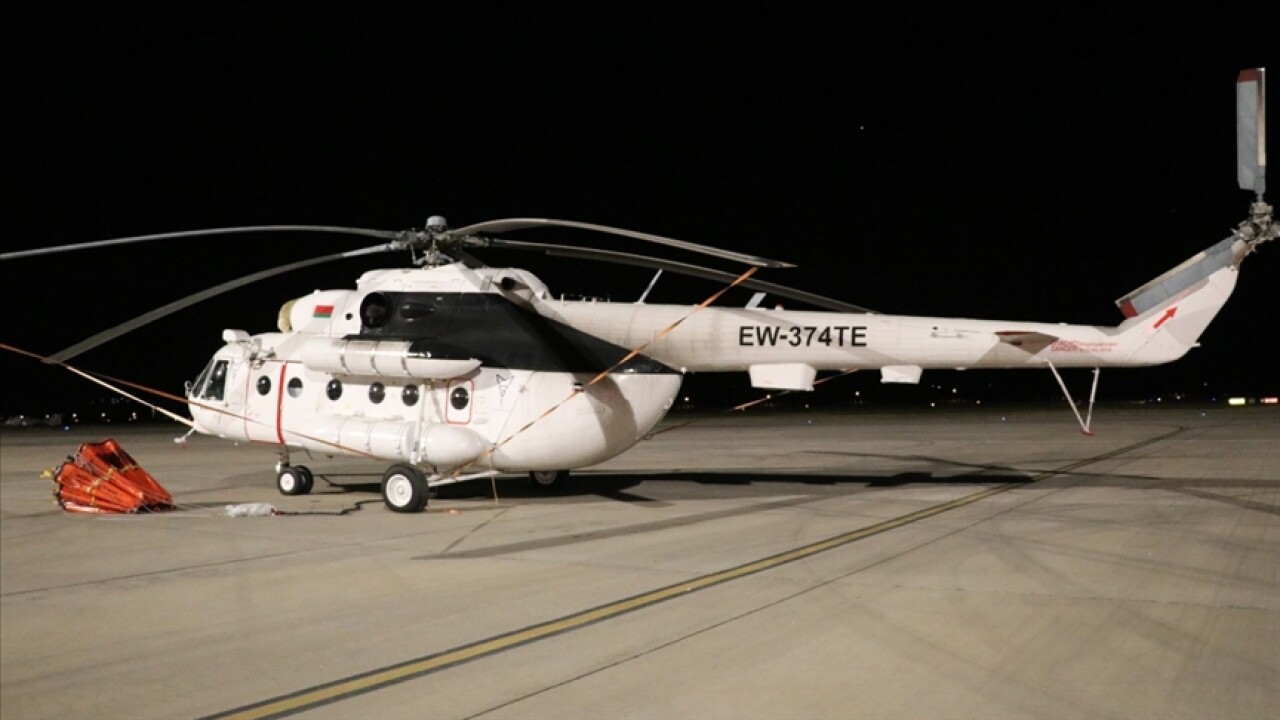 Isparta'daki orman yangınına gece görüşlü helikopterlerle müdahale ediliyor