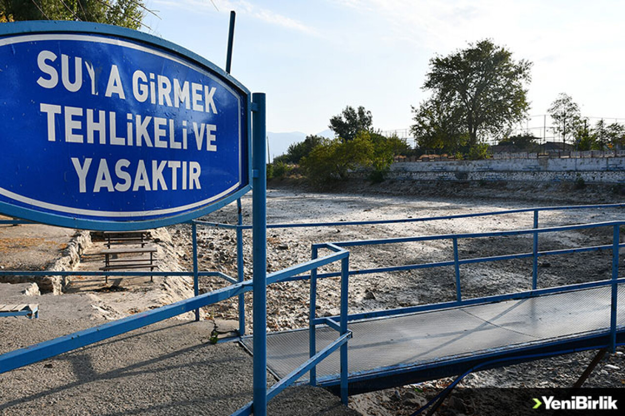 Kuraklık Ege'nin can suyu Gediz Nehri'ni de etkiledi