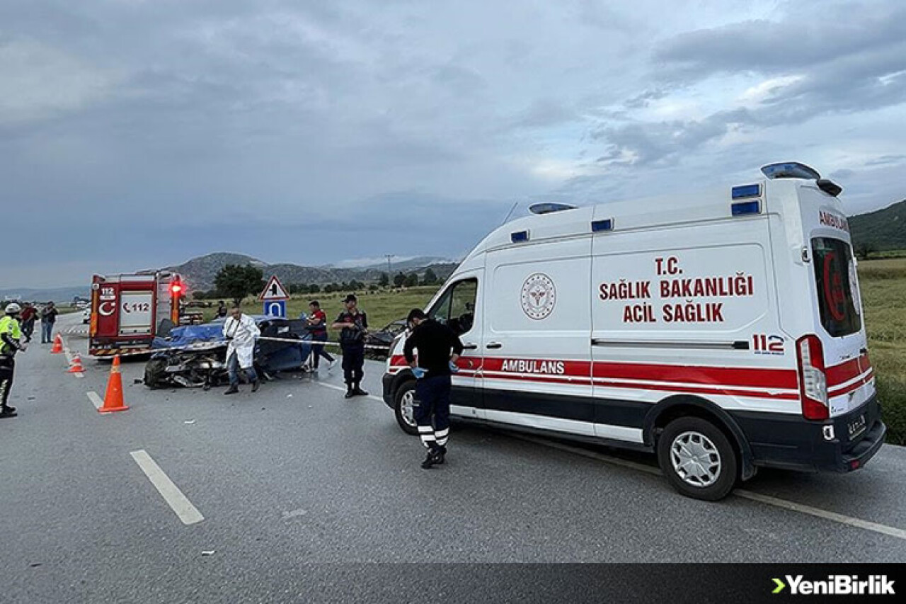 Burdur'da iki otomobil çarpıştı