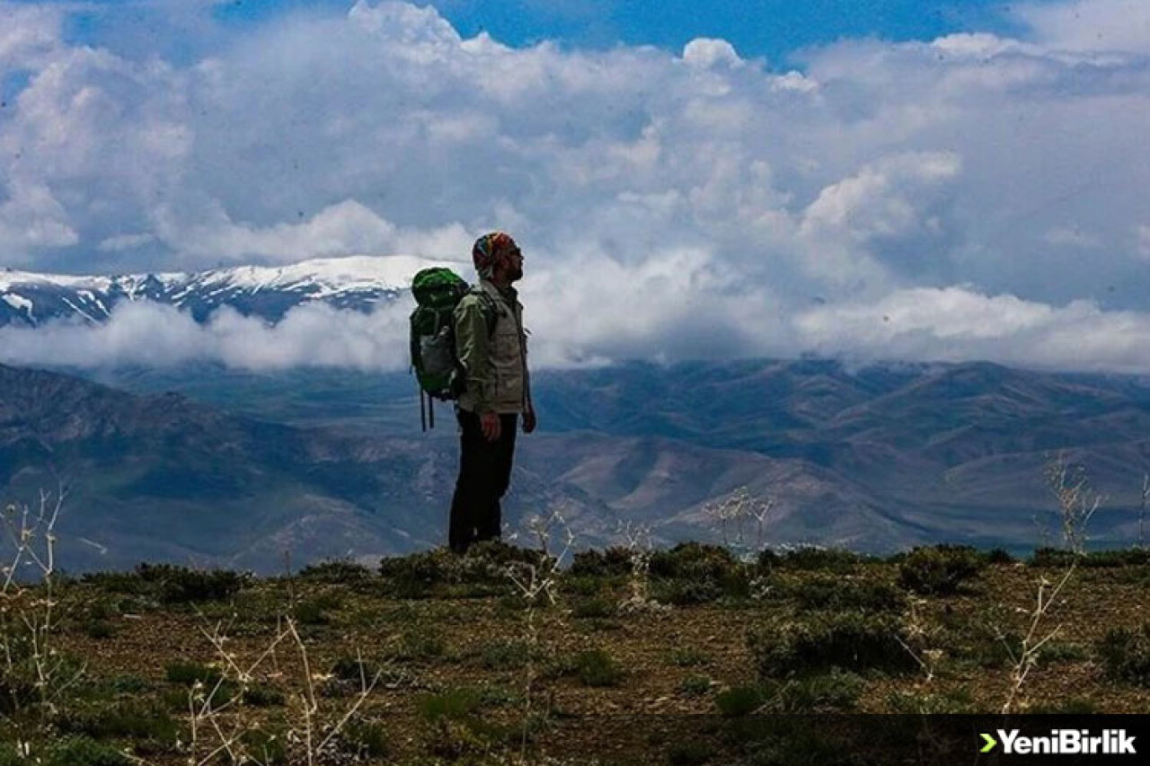 Van'da doğaseverler 2 bin 500 rakımlı Keşiş Gölü'nün çevresini gezdi