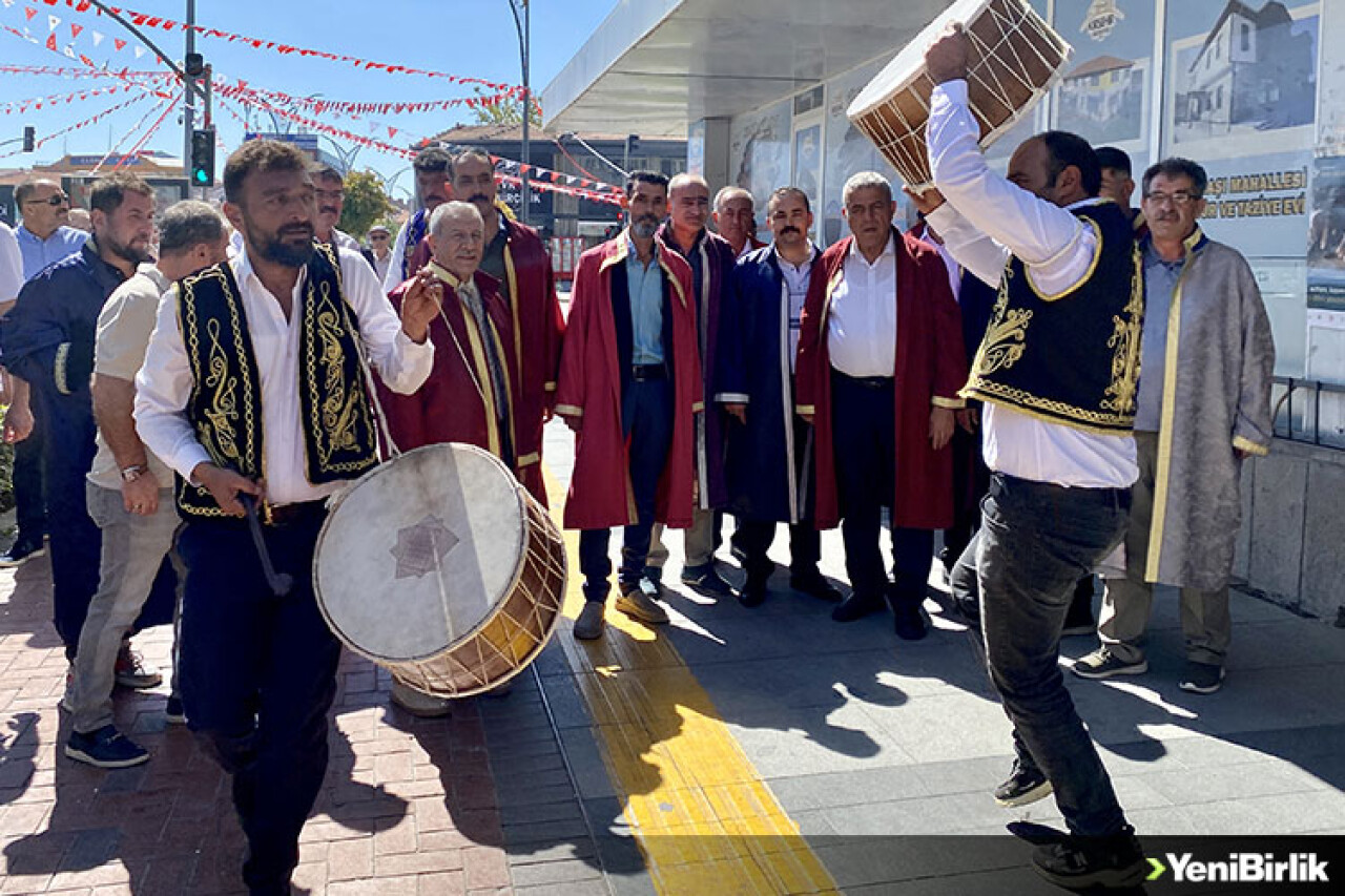 Kırşehir esnafı davul zurna ile Ahilik Haftası etkinliklerine davet edildi