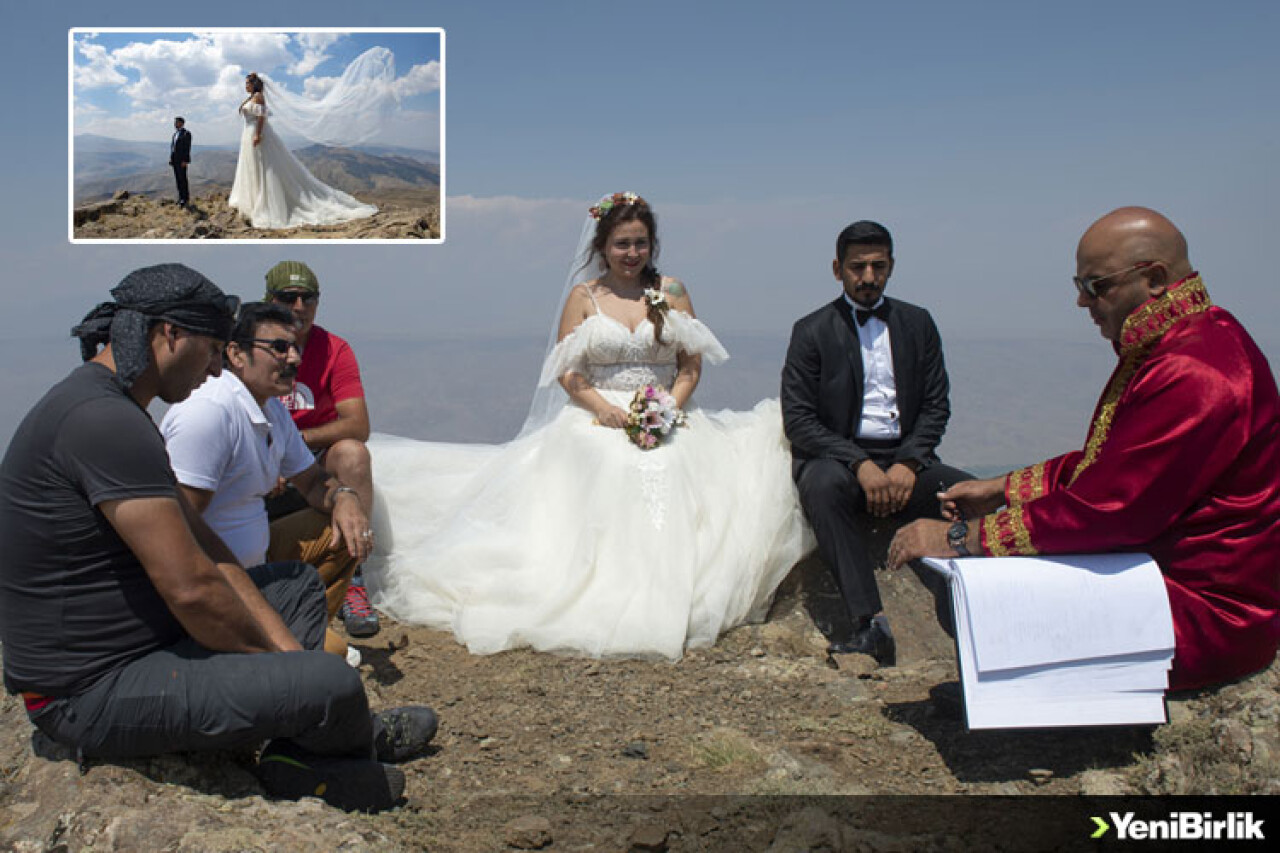 Dağ zirvesinde nikah töreni