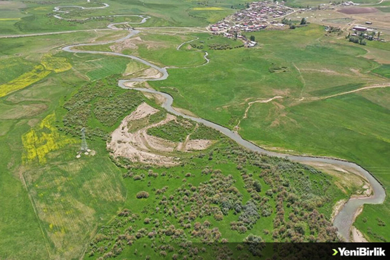 Murat Nehri'nin çevresinde bahar renkleri hakim oldu