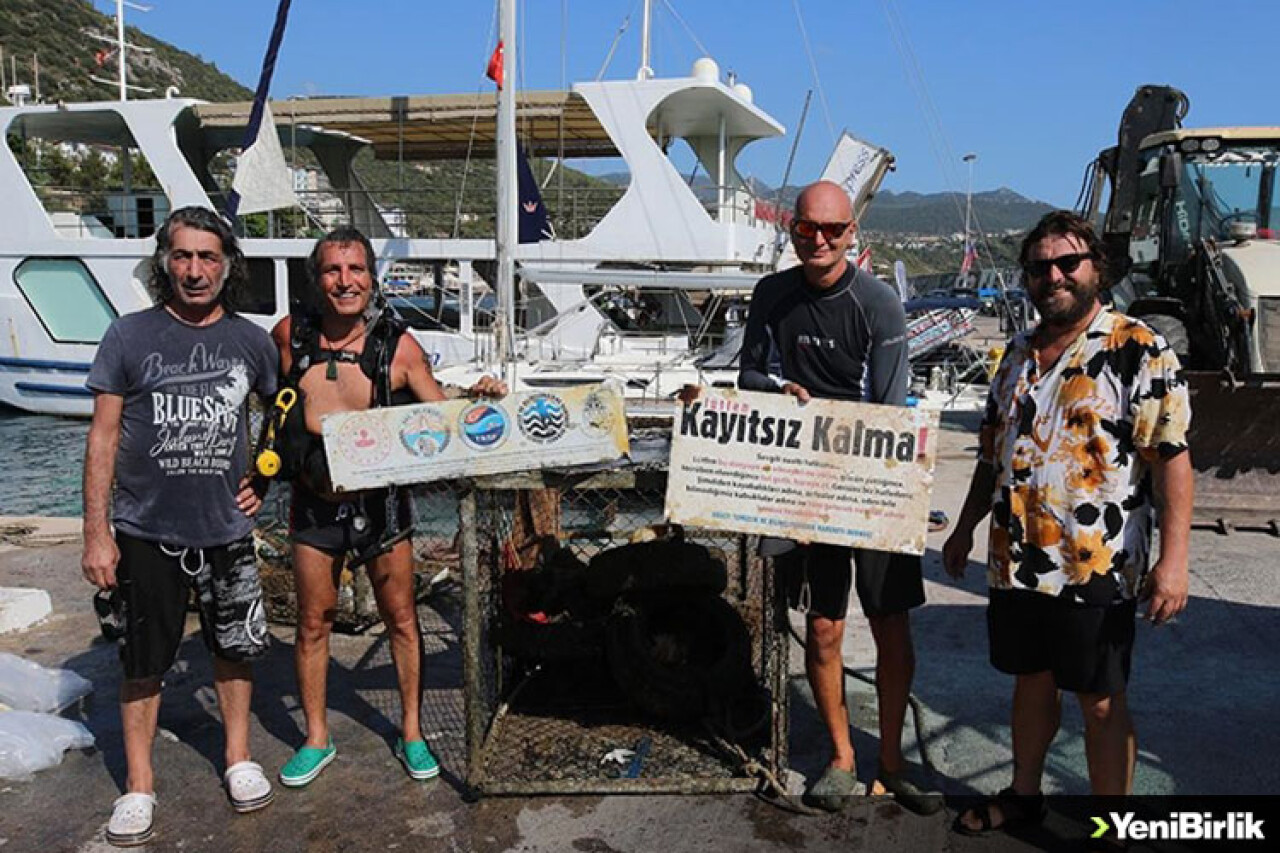 Kaş'ta deniz dibindeki atık istasyonları temizlendi