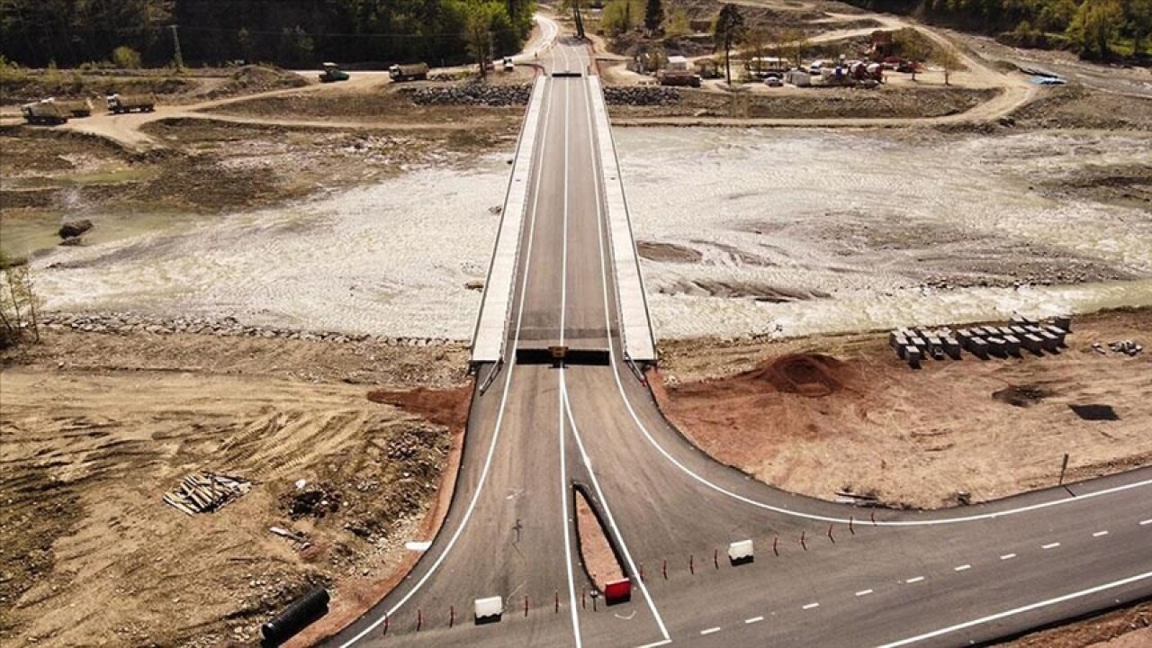 Sinop'ta sel sularının yıktığı İkisu Köprüsü'nün yapımı tamamlandı