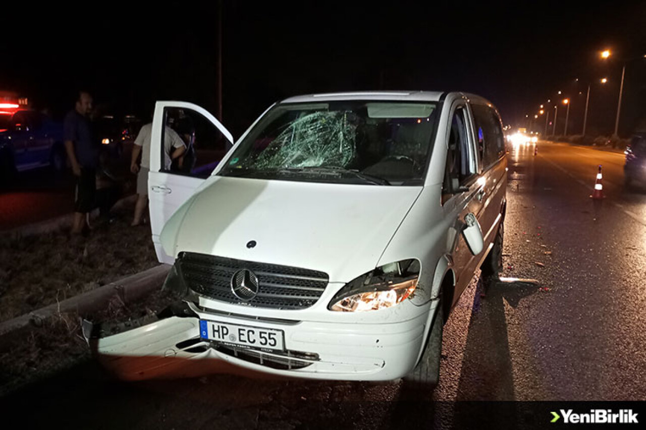 Samsun'da minibüsün çarptığı otomobildeki 2 kişi yaralandı