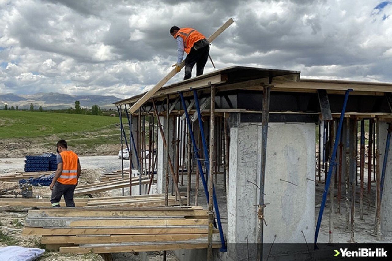 Malatya'da depremzedeler için köy tipi konutların inşası sürüyor