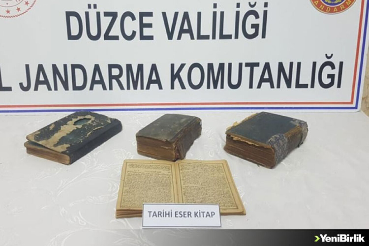 Düzce'de tarihi eser niteliğinde el yazması kitaplar ele geçirildi