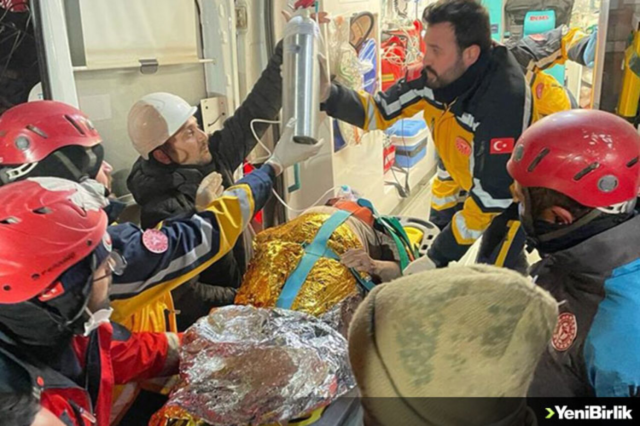 Adıyaman'da 77 yaşındaki kadın depremin 212. saatinde kurtarıldı