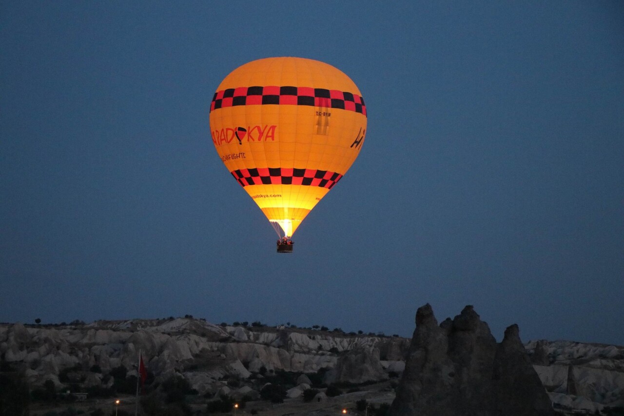 Kapadokya'da balonların gökyüzünde şenliği başladı