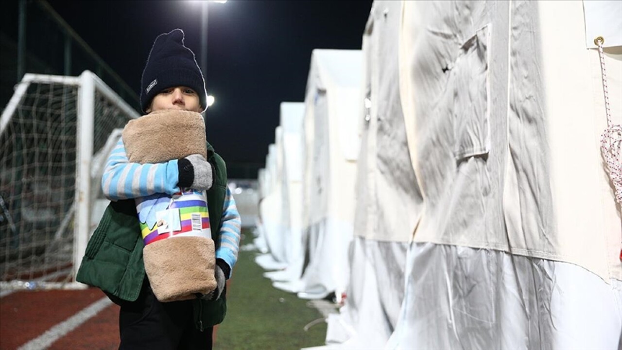 Osmaniye'ye gönderilen yardımların depremzedelere dağıtımı sürüyor