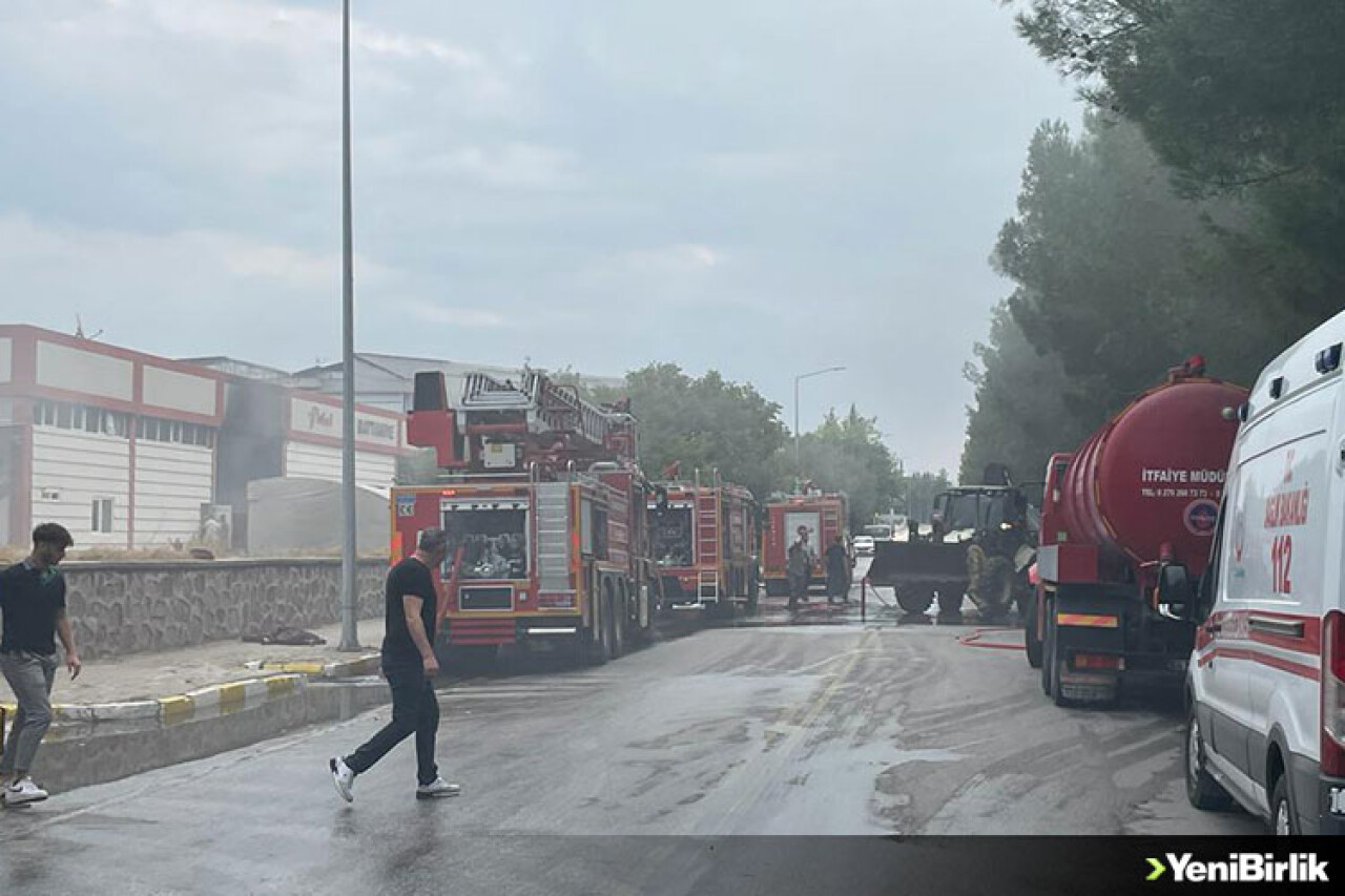 Uşak'ta tekstil fabrikasında yangın çıktı