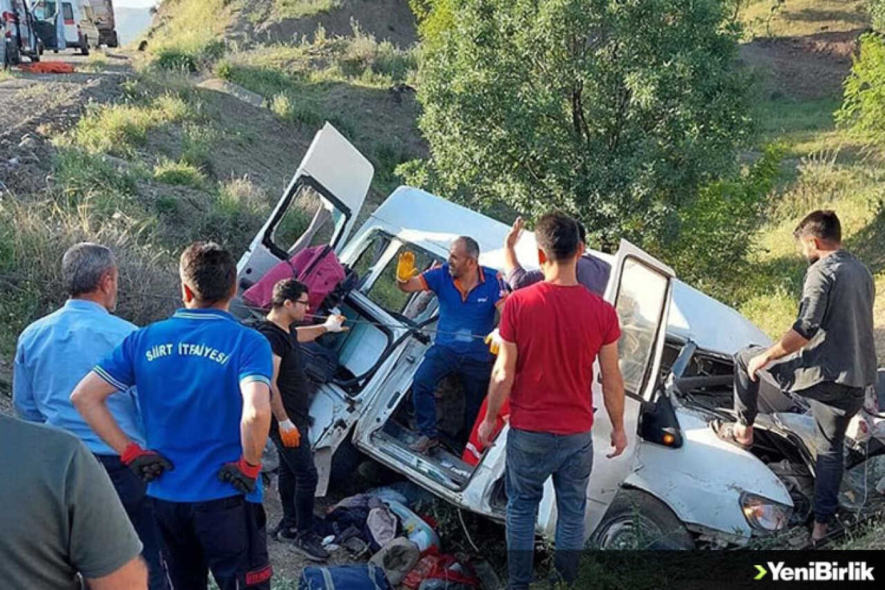 Siirt'te şarampole devrilen minibüsteki 4 kişi öldü, 6 kişi yaralandı