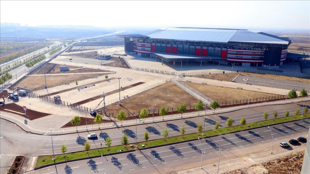 Diyarbakır'da milli maçın oynanacağı stadyumun çevre düzenlemesi tamamlandı