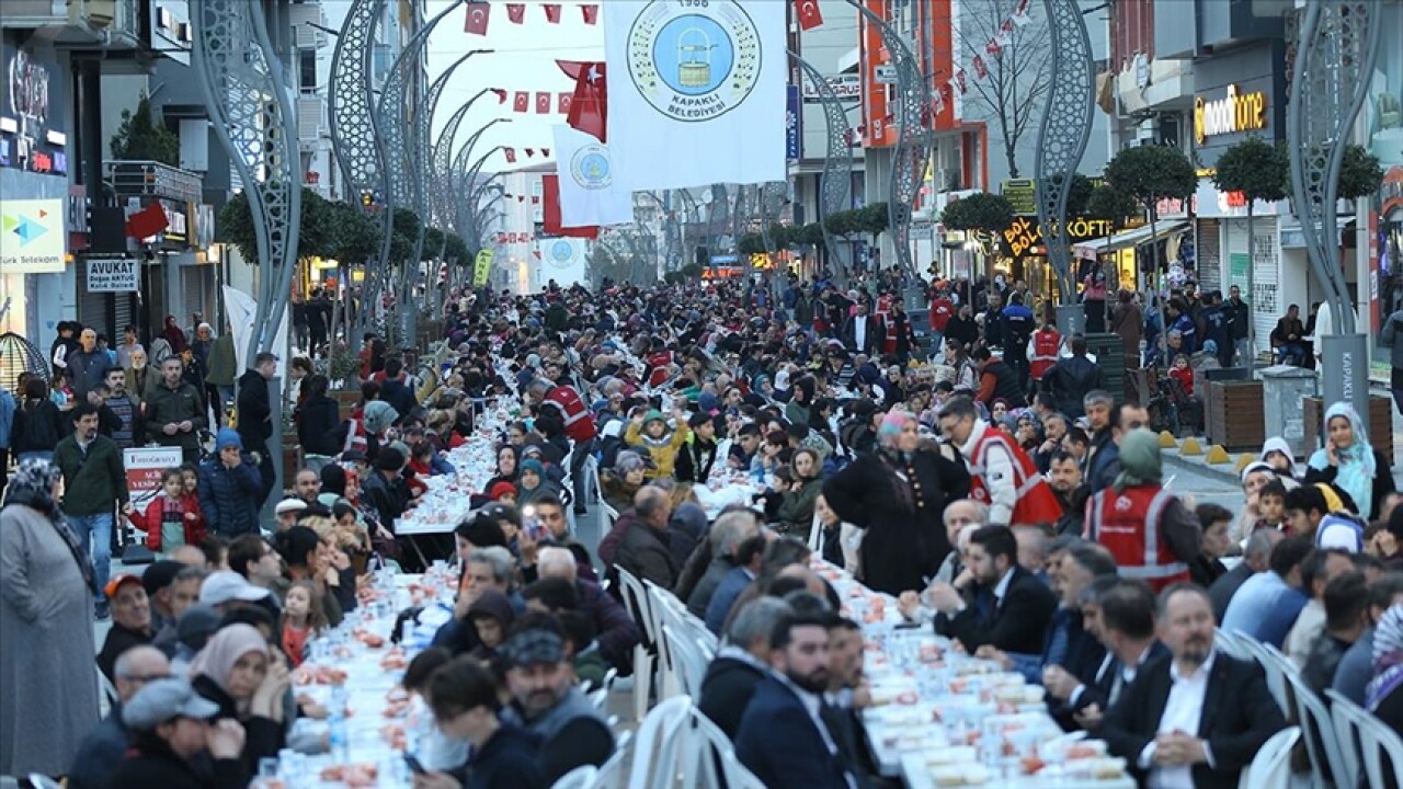 Tekirdağ'da 5 bin kişi birlikte iftar yaptı