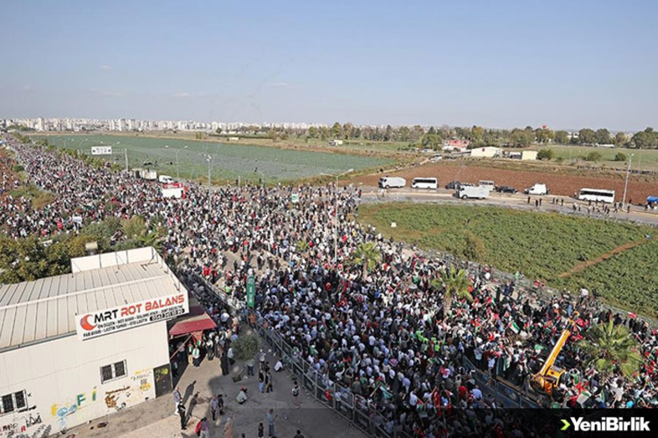 Adana'daki İncirlik Üssü önünde İsrail protesto edildi