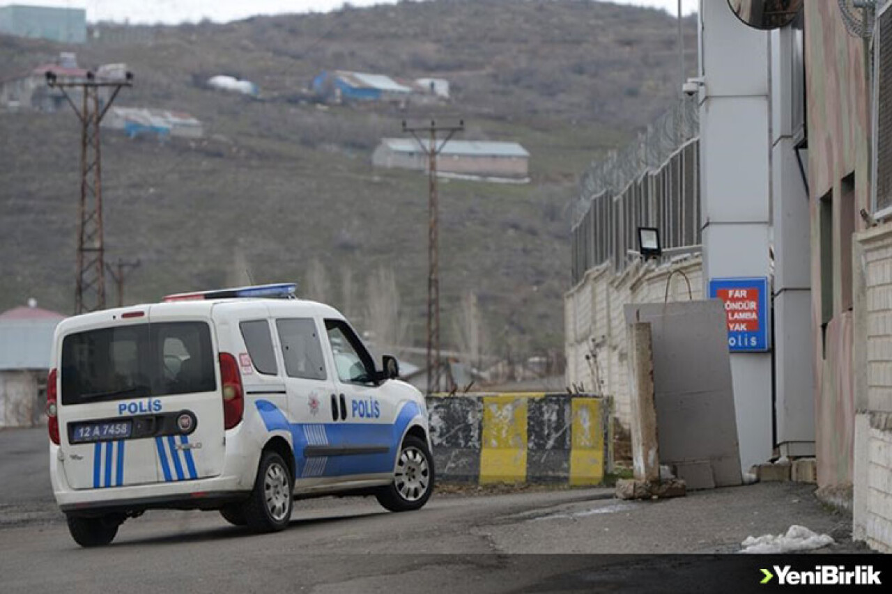 Bingöl'de mühimmat sevki sırasında yaşanan patlamada yaralanan 2 polis şehit oldu