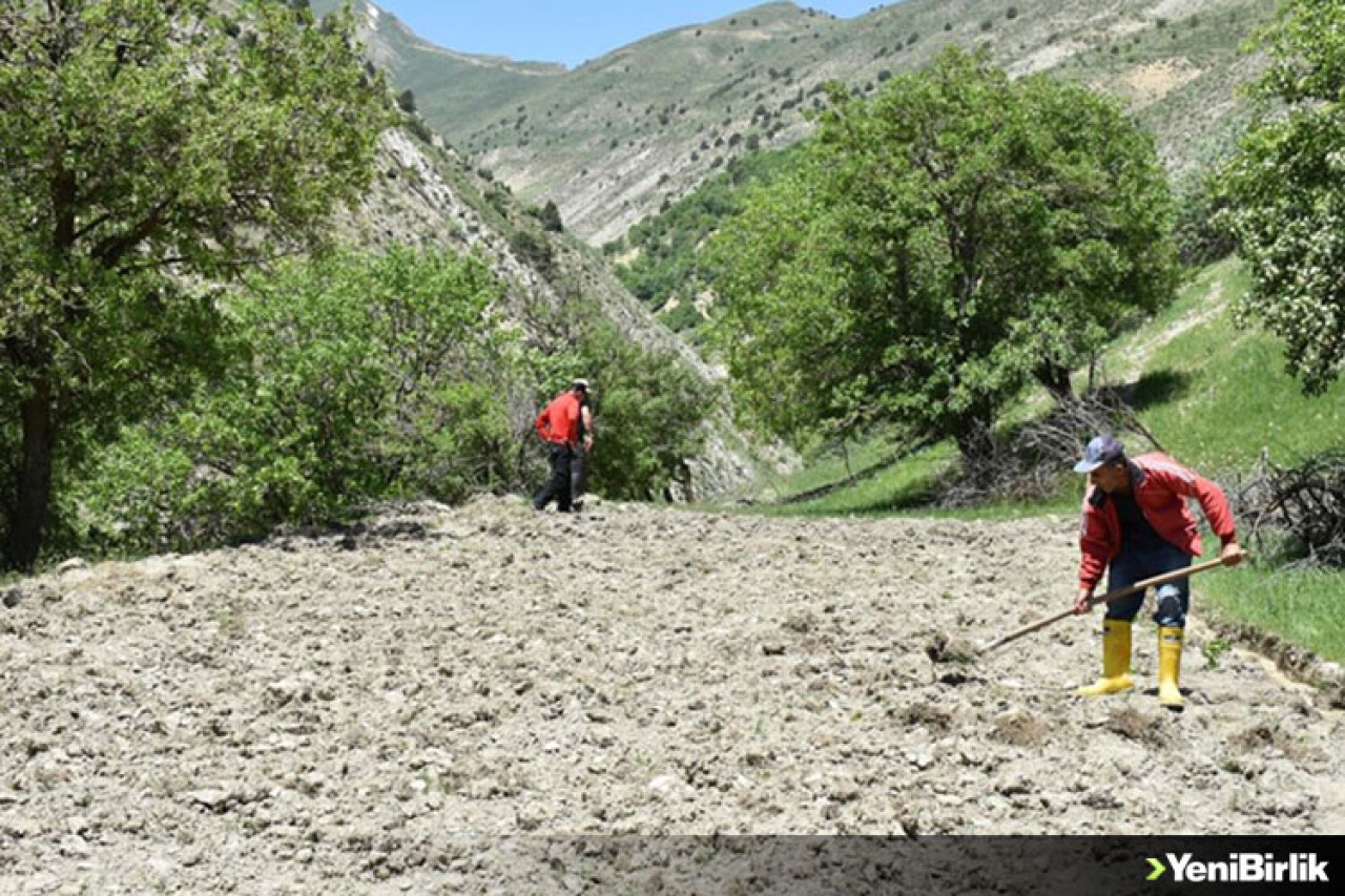 40 yıl sonra köylerine dönen vatandaşlar çifte bayram yaşadı