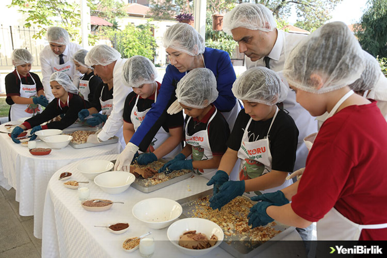 Samsun'da bayat ekmek ve poğaçalar çikolata toplarına dönüştürüldü