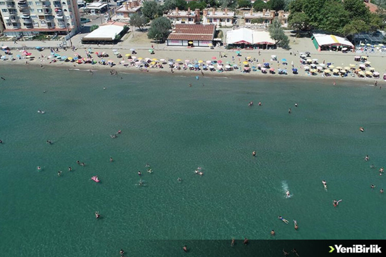 Tekirdağ'da sıcaktan bunalanlar sahillerde vakit geçiriyor