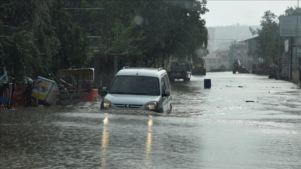 Bilecik'te şiddetli yağış ve fırtına hasara yol açtı