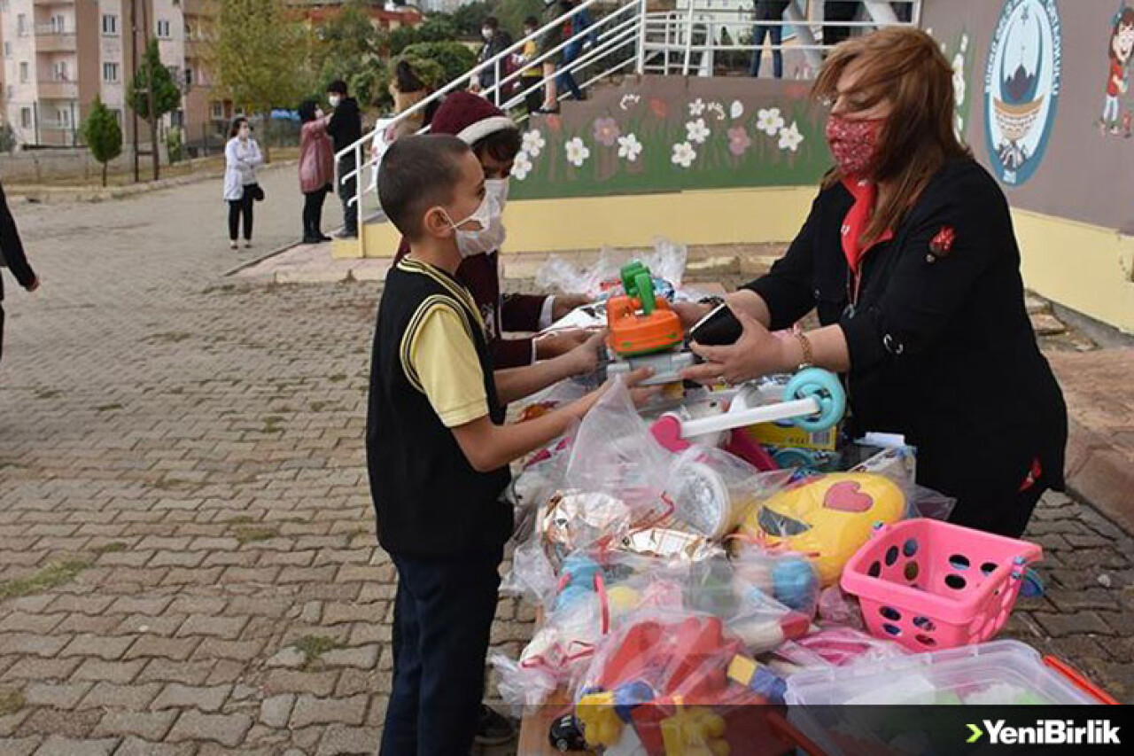 Şırnaklı öğrencilerden İzmir'deki depremzede çocuklar için oyuncak kampanyası