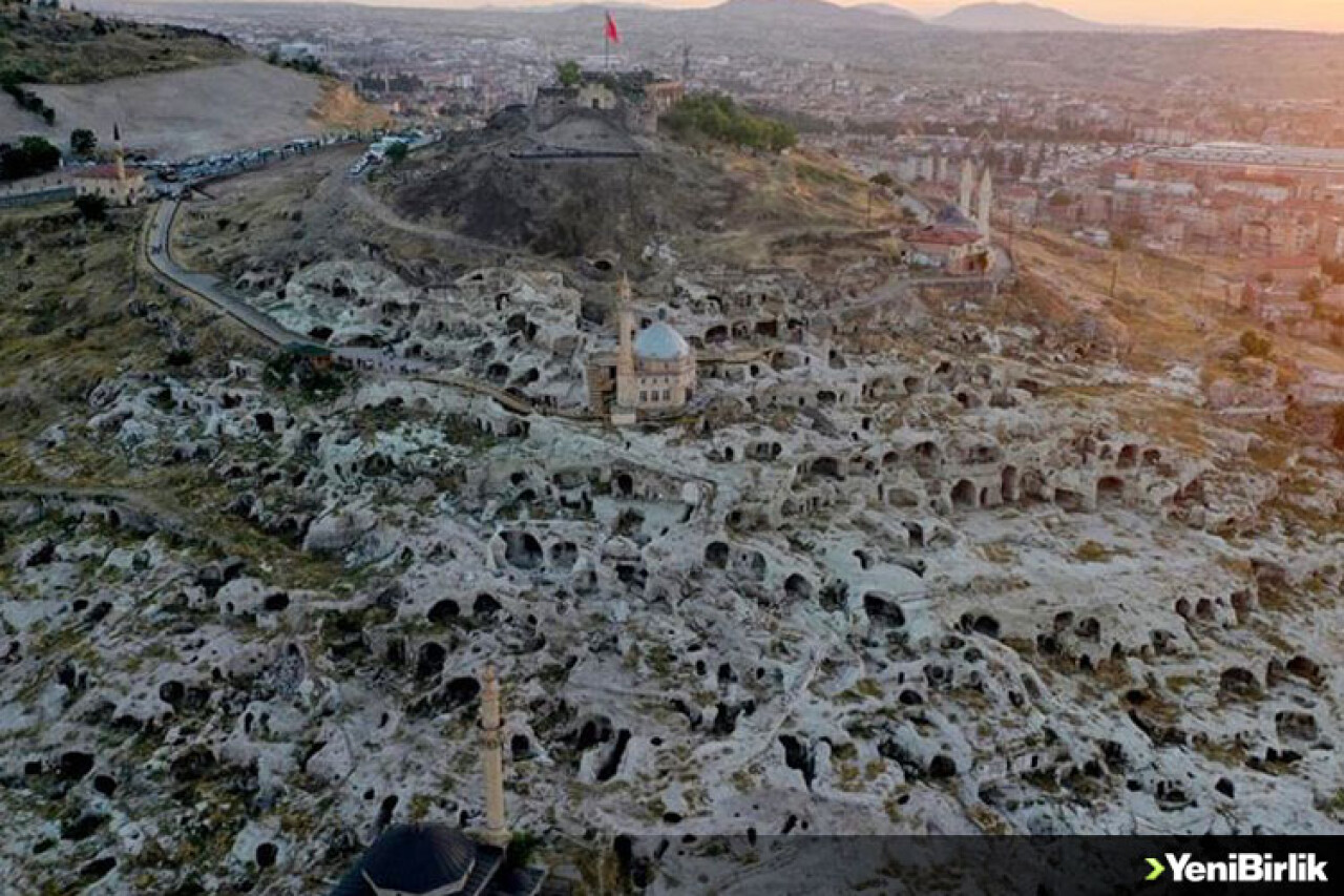 Kapadokya'daki tarihi Kayaşehir konuklarını ağırlıyor