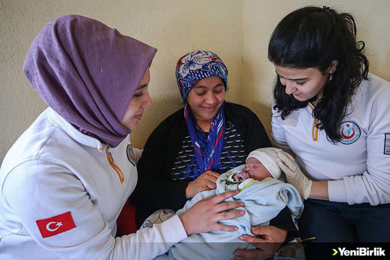 Yeni Doğan Kızına Yardıma Gelen Sağlıkçıların Adını Verdi