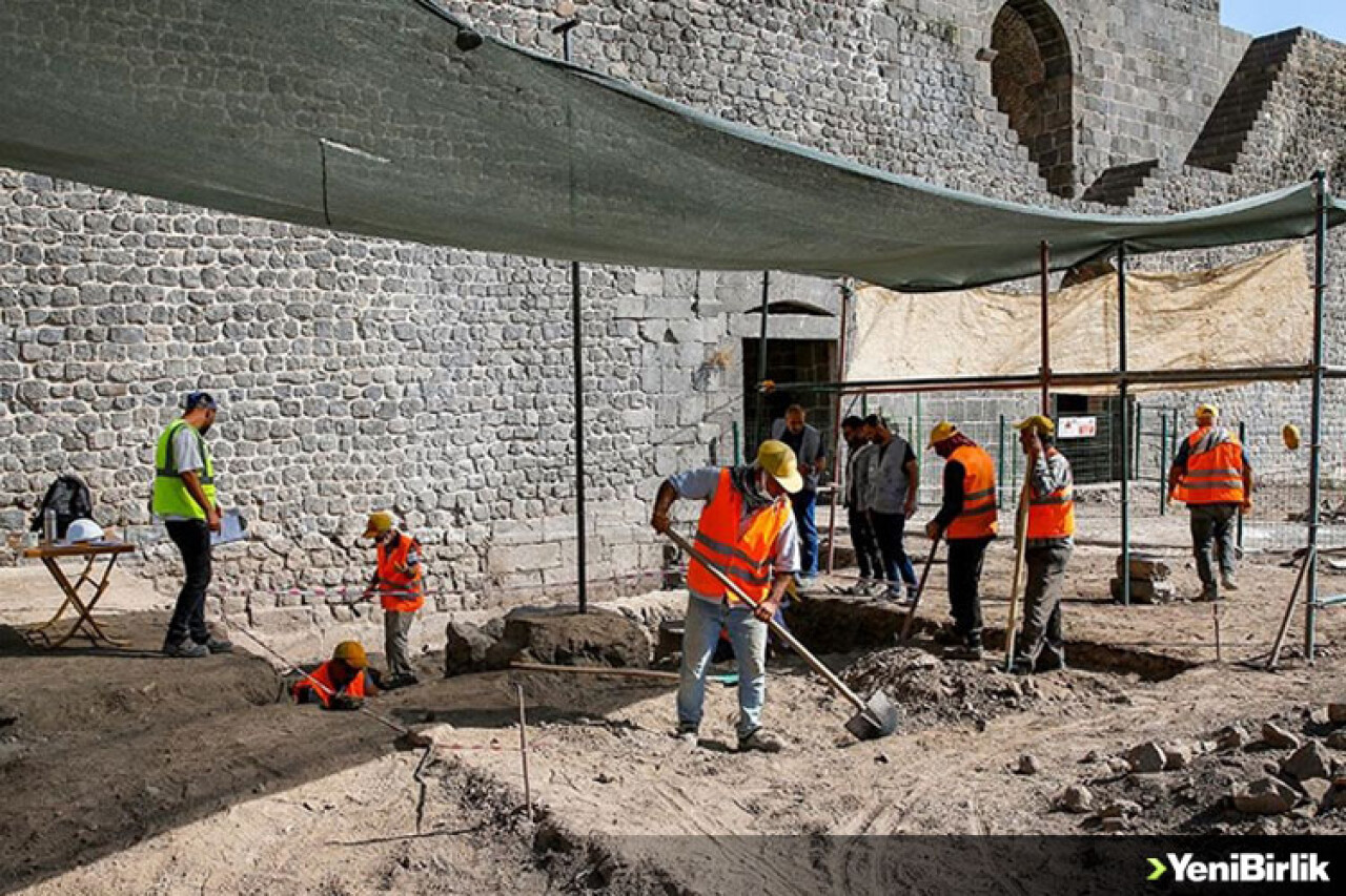 Diyarbakır'daki Amida Höyük'te Artuklu Sarayı'nın doğu surlarının temeli ortaya çıkarılacak