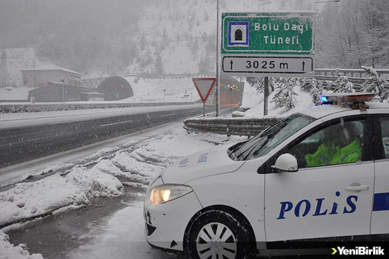 Bolu Dağı'nda kar yağışı etkili oluyor