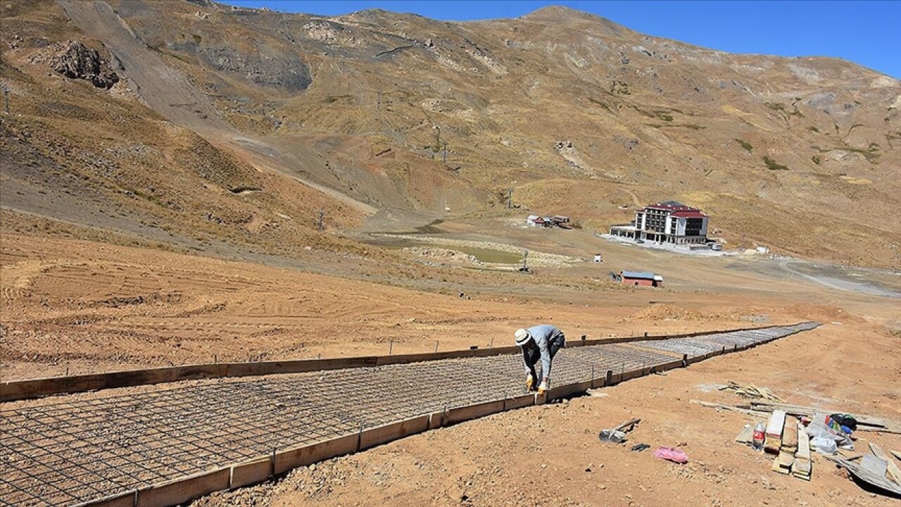 Hakkari'deki kayak merkezi yeni yatırımlarla geliştiriliyor